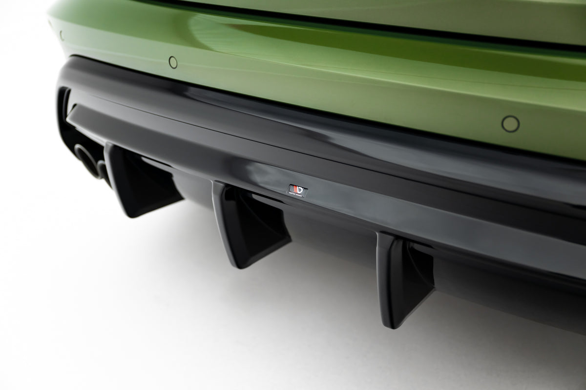 Audi S3 8Y Facelift bakdiffuser i slagfast ABS-plast sett skrått fra undersiden