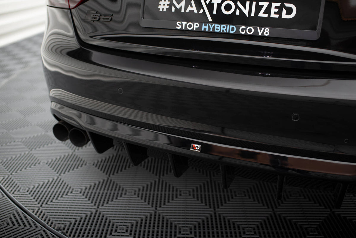 Maxton Design diffuser for Audi S5 S-Line 8T vist fra skrå vinkel bakfra
