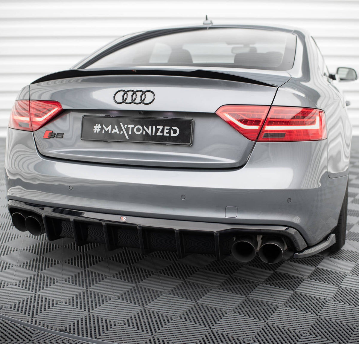 Diffuser til Audi S5 8T Facelift i strukturert svart finish sett ovenfra
