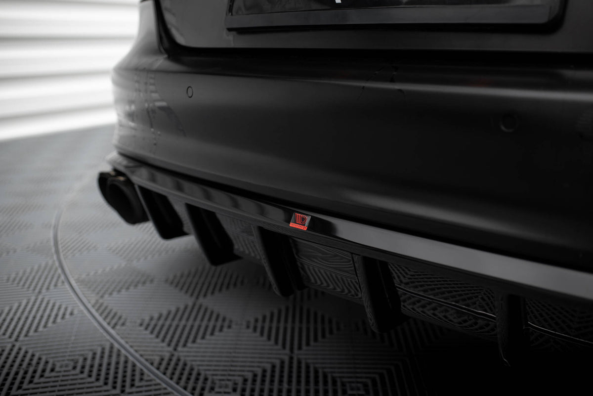 Bakre valance for Audi S7 C7 i nærbilde med strukturert svart overflate
