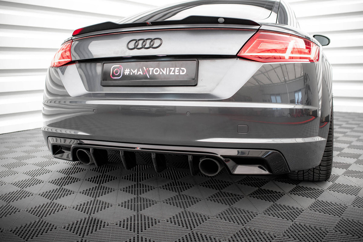 Hekkskjørt i blank sort ABS til Audi TT S-Line 8S sett bakfra