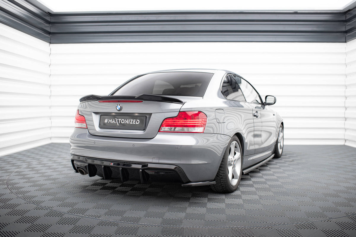 Nærbilde av Maxton Design diffuser i sort ABS for BMW E82