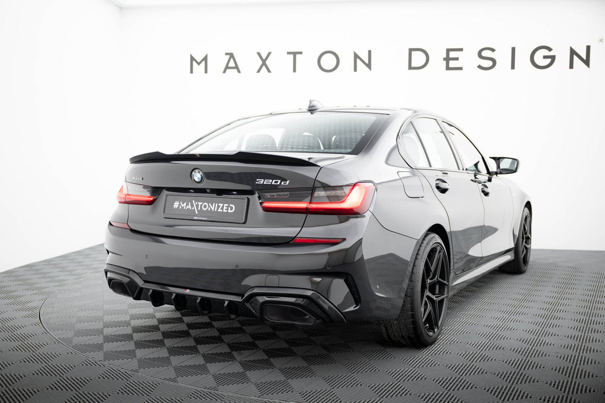 Bakre diffuser til BMW M340i G20 montert, sett rett bakfra