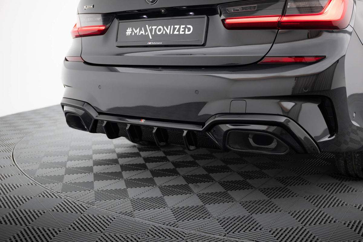 Detaljbilde av ABS-overflaten på diffuser til BMW M340i