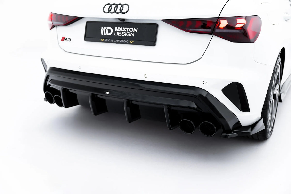 Nærbilde av eksosimitasjon på diffuser til Audi A3 S-Line 8Y Facelift