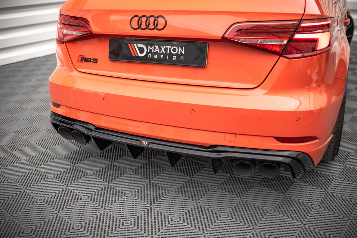 Diffuser med Milltek Sport eksos for Audi RS3 Sportback 8V Facelift, sett bakfra