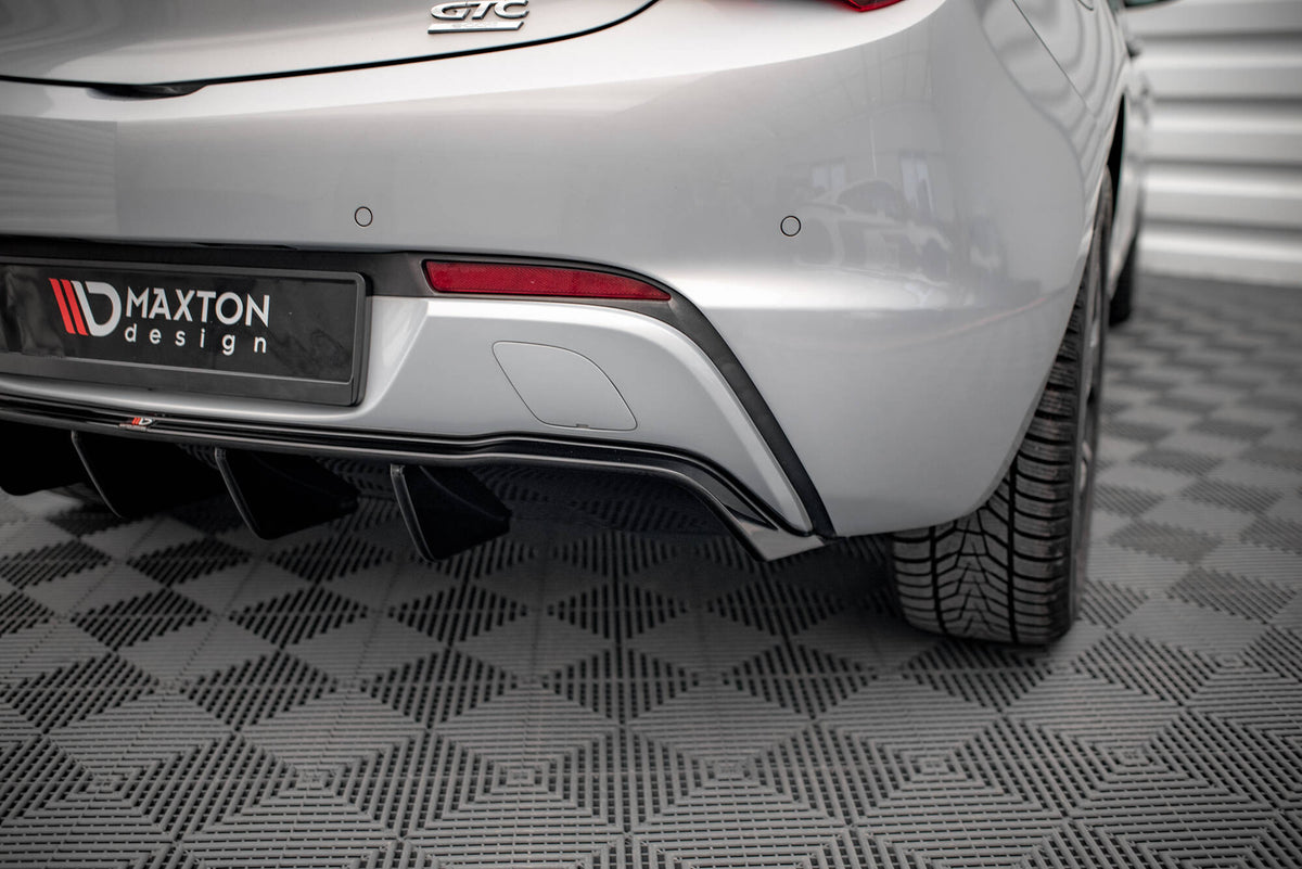 Maxton Design diffuser for Astra GTC OPC-Line i nærbilde av overflaten