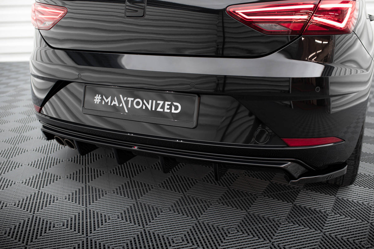 Diffuser til Seat Leon MK3 Facelift i strukturert svart finish sett bakfra