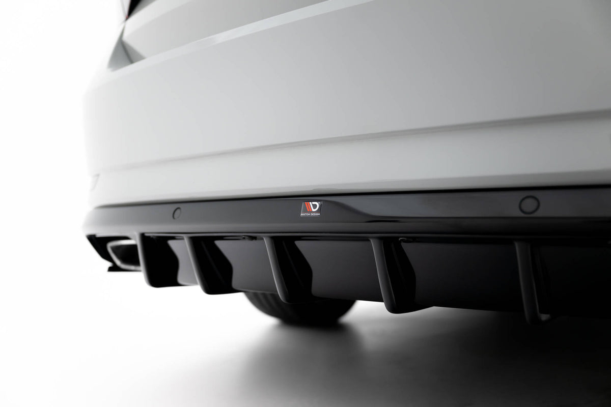 Maxton Design bakdiffuser for Skoda Superb Combi MK3 sett fra skrå vinkel