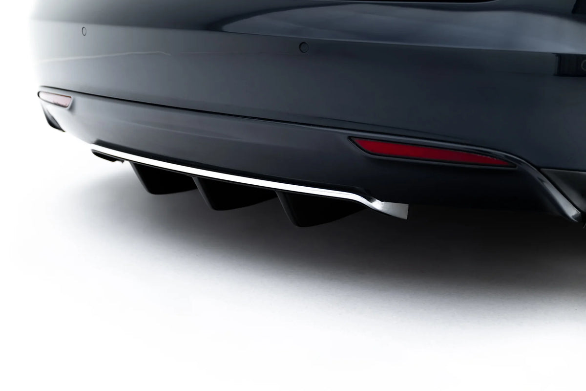 Bakre diffuser til Tesla Model S Mk1 sett fra siden