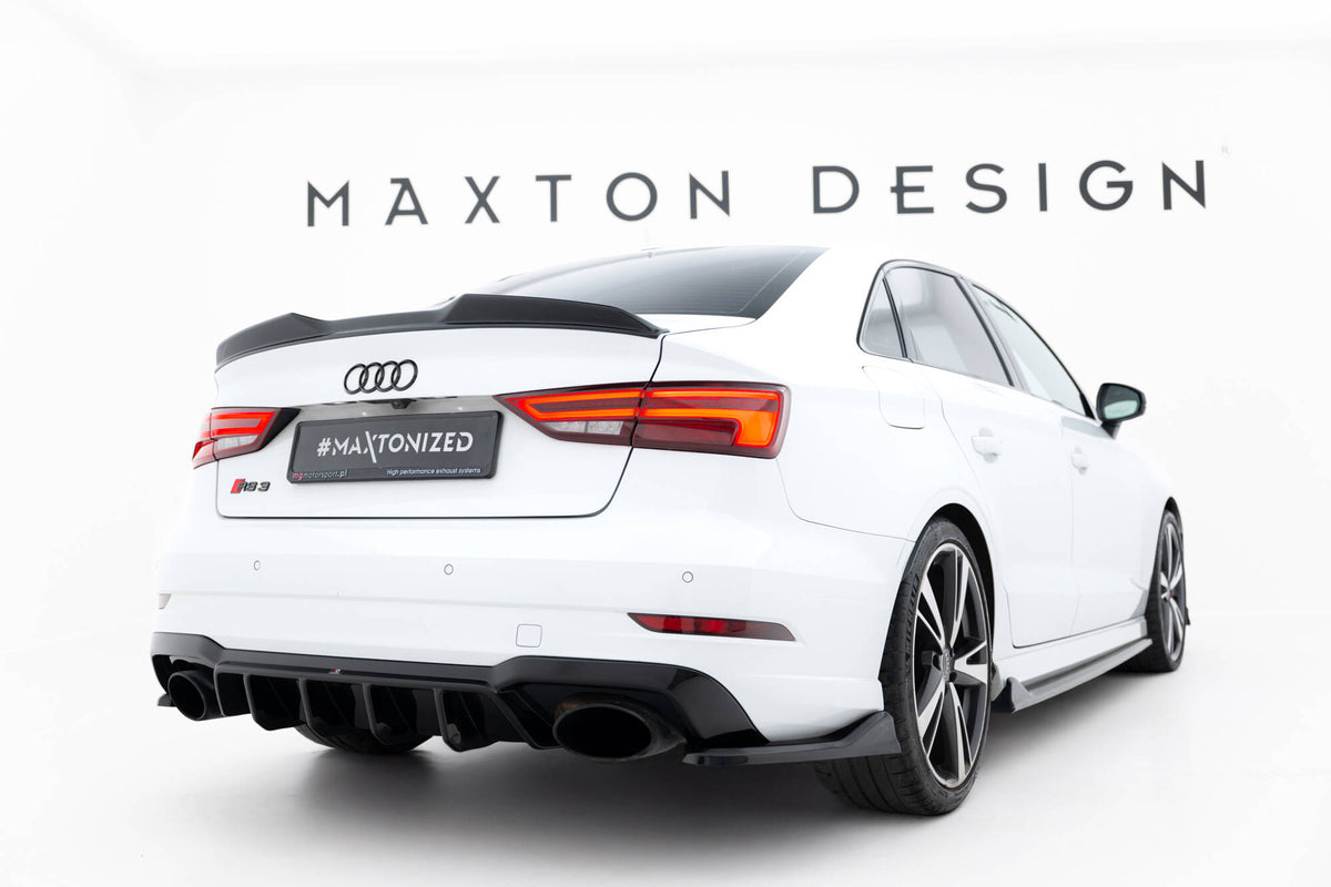 Maxton Design bakre valance montert på Audi RS3 Sedan i nærbilde