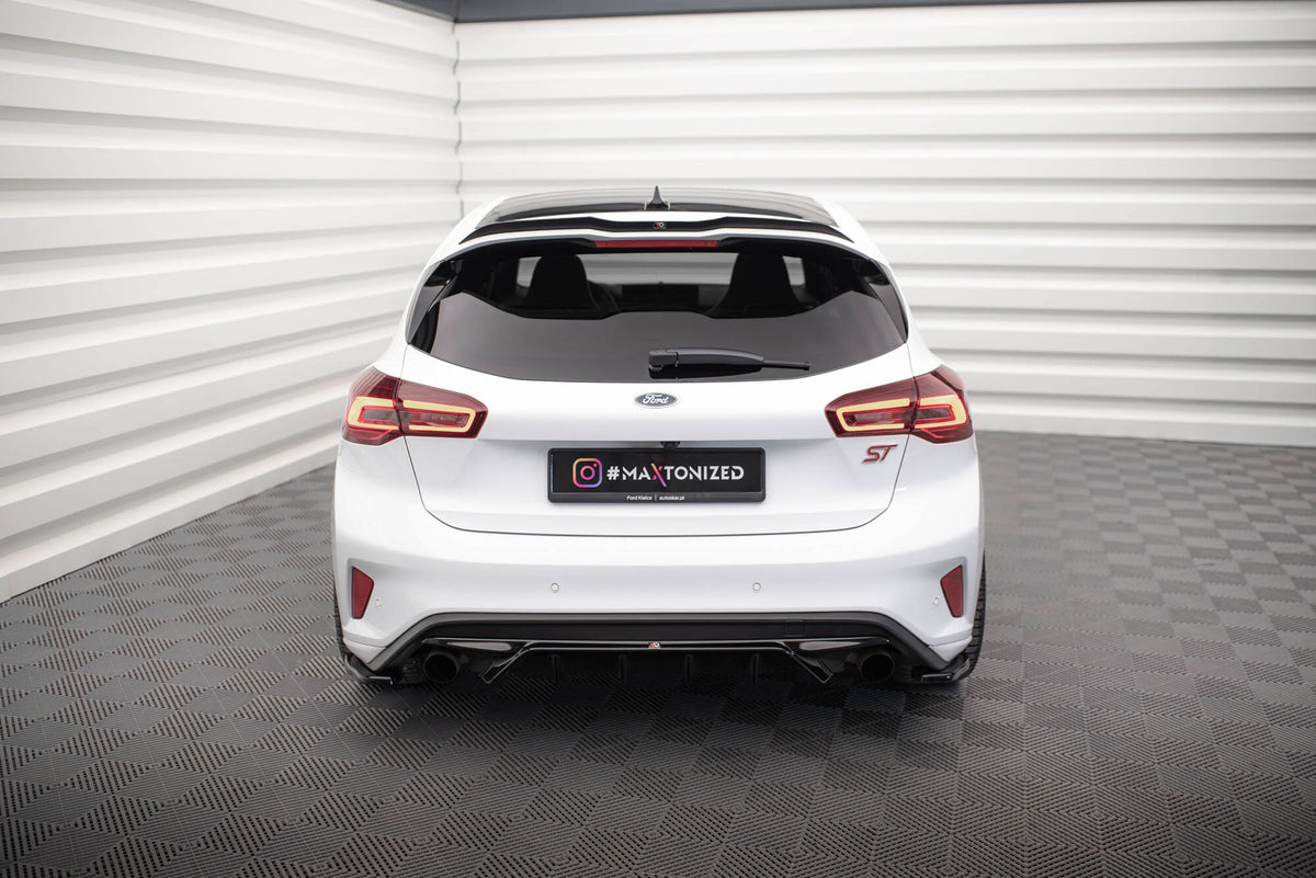 Maxton Design bakre diffuser V.2 til Ford Focus ST MK4 sett nedenfra