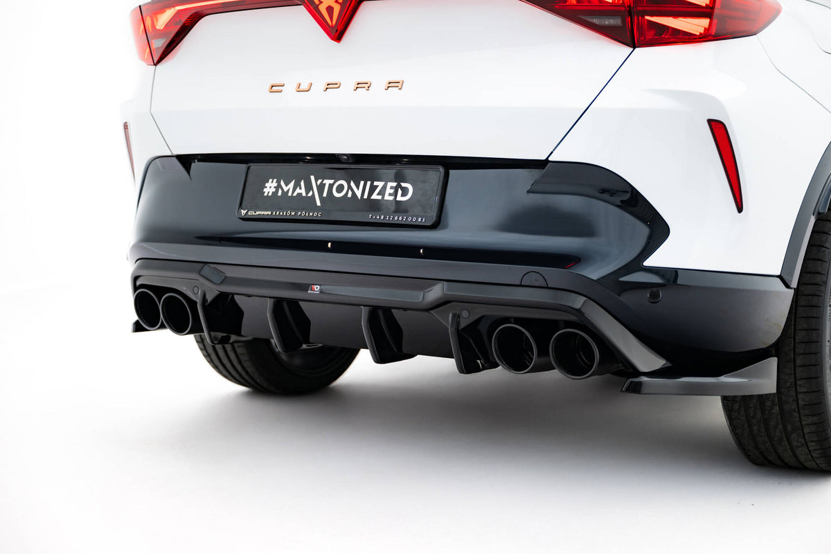 Bakre valance V.3 for Cupra Formentor vist fra skrå vinkel med synlig profil