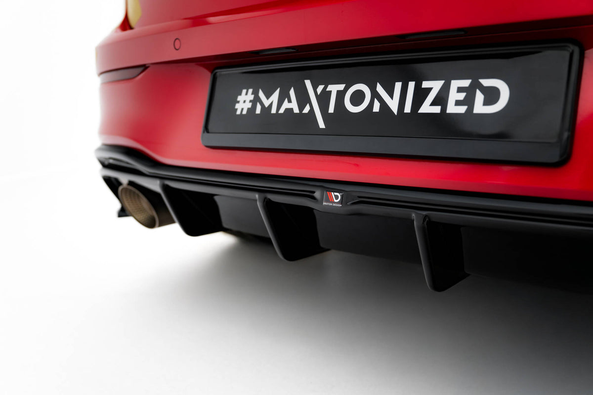 Maxton Design hekkskjørt for Golf GTI Clubsport Mk8 Facelift montert på bilen