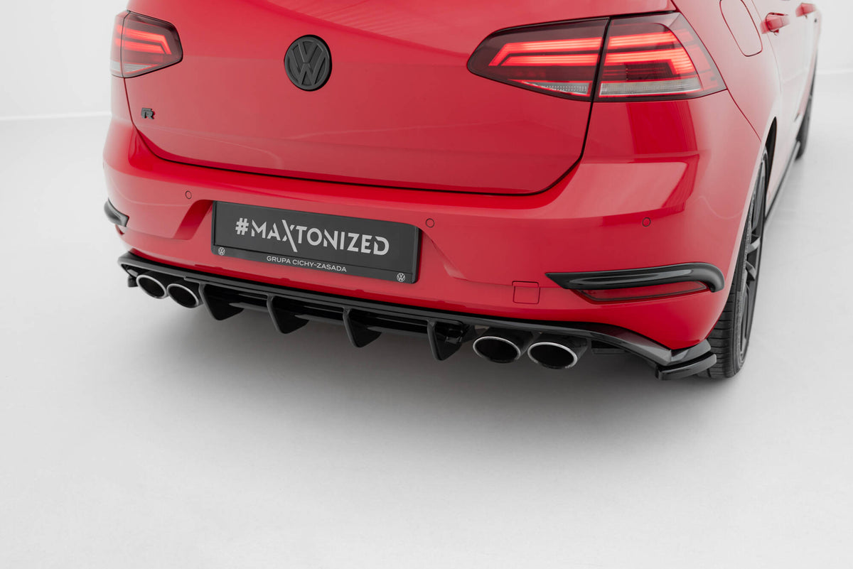 Diffuser til VW Golf R MK7 Facelift montert på bakstøtfanger, sett bakfra