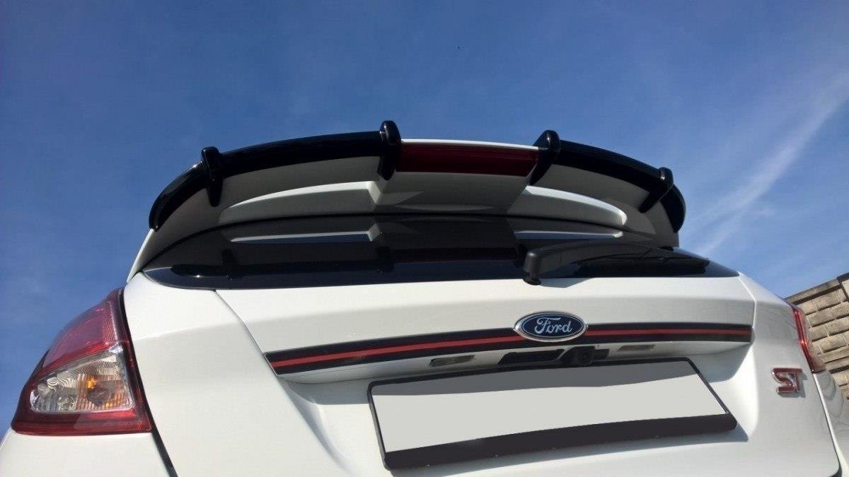Spoilerforlenger fra Maxton Design montert på Ford Fiesta ST bakfra