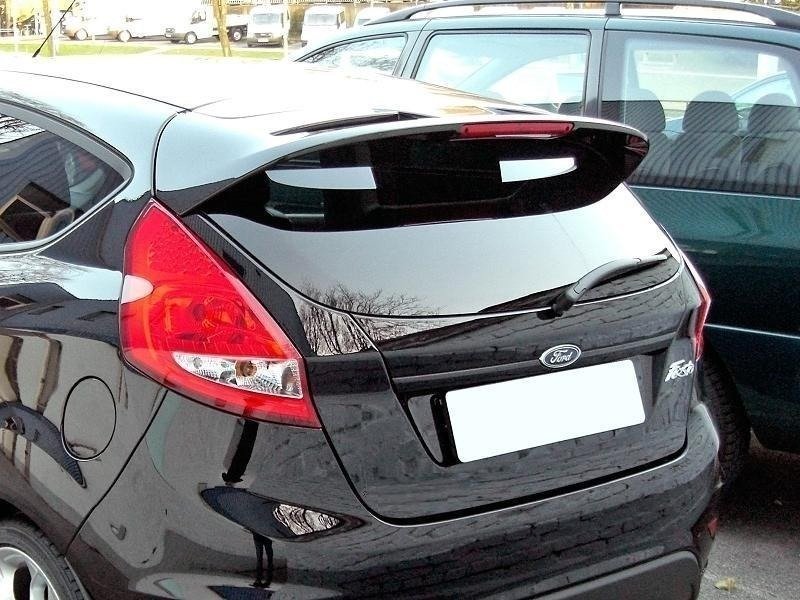 Takspoiler ST Look til Ford Fiesta MK7 sett bakfra i sort utførelse
