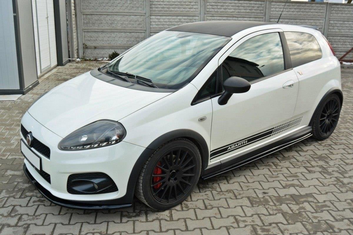 Sideskjørt diffuser montert på Fiat Grande Punto Abarth sett fra siden