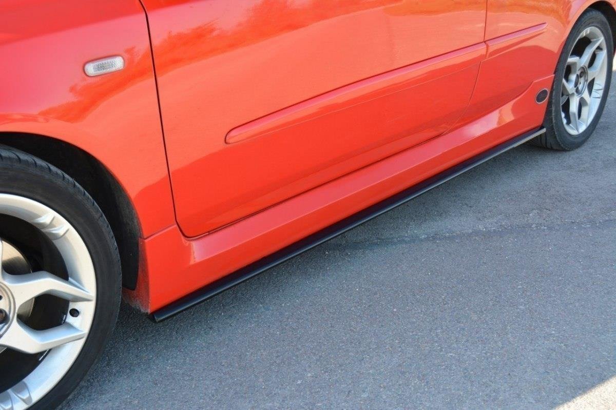 Sideskjørt fra Maxton Design for Fiat Stilo Schumacher sett fra siden