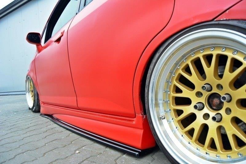 Sideskjørt fra Maxton Design til Honda Jazz MK1 vist i skrå vinkel