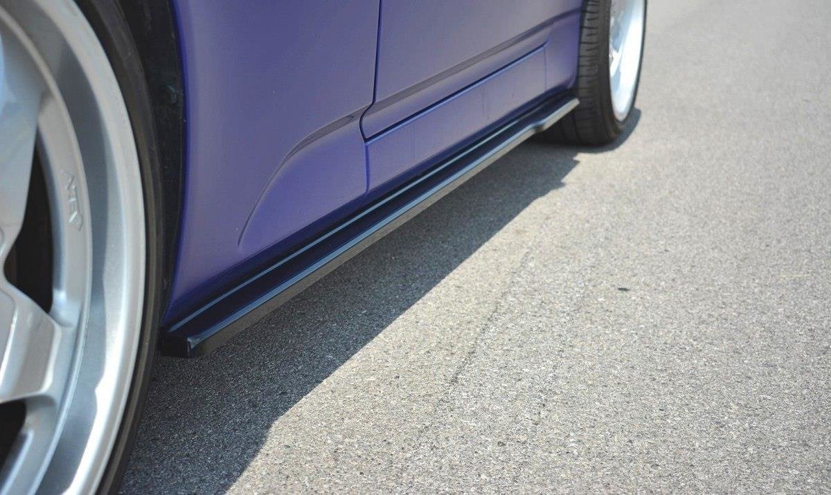 Sideskjørt diffusorer til Honda S2000 lagt ut på flatt underlag, sett ovenfra