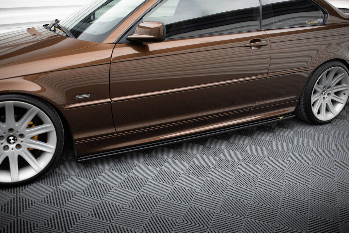 Sideskjørt til BMW E46 Coupe M-Pakke V.1 sett forfra, viser aerodynamisk profil og passform langs terskel