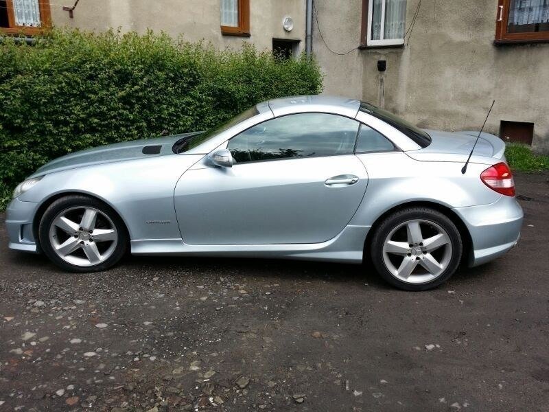 Maxton Design sideskjørt til Mercedes SLK R171 i sort ABS-plast, nærbilde