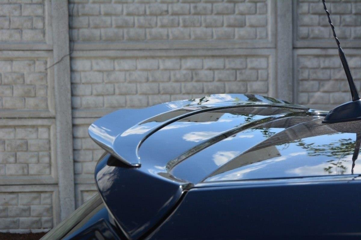 Maxton spoiler cap montert på Opel Astra H OPC/VXR, skrå vinkel bakfra