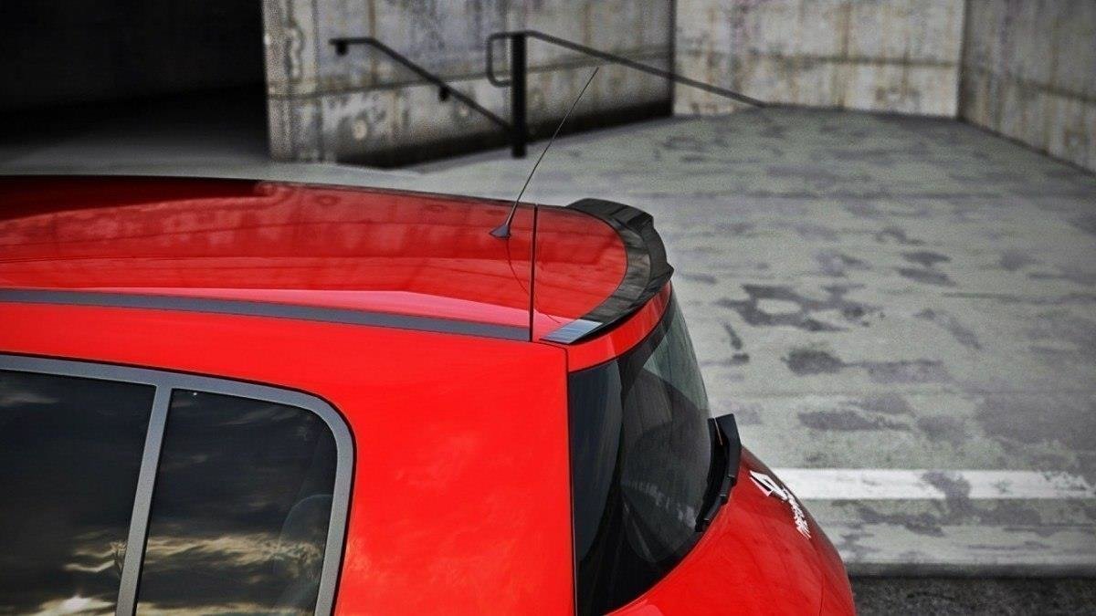 Spoiler cap til Renault Megane II hatchback sett ovenfra på hvit bakgrunn