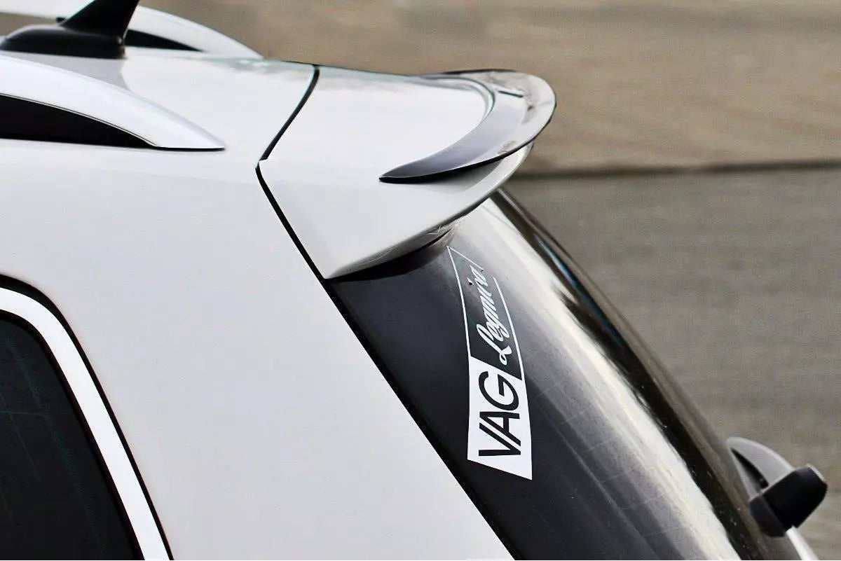 Maxton Design spoilerforlenger for Passat B7 R-Line stasjonsvogn i nærbilde