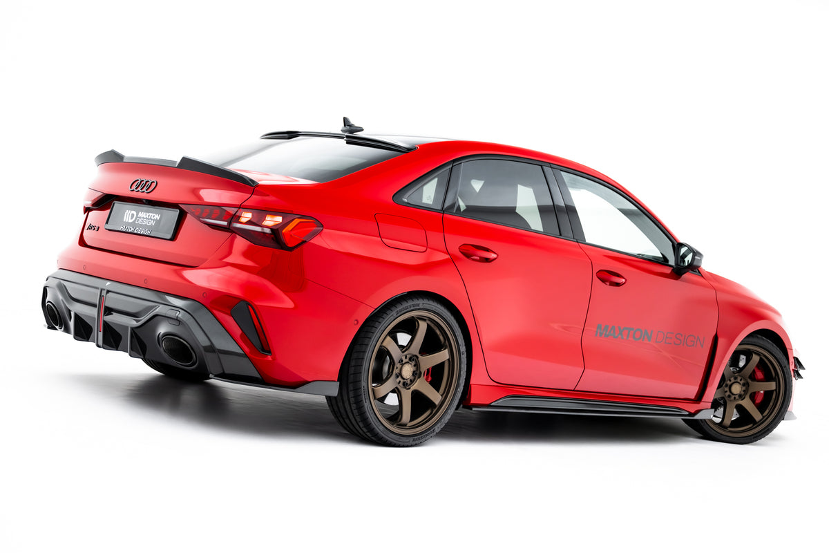 Sideskjørt i prepreg-karbon til Audi RS3 Sedan 8Y Facelift sett forfra