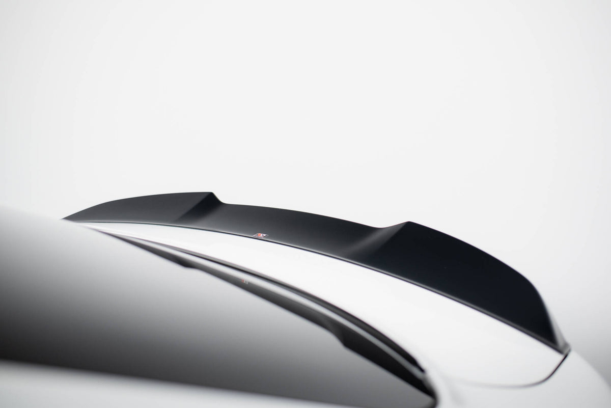 Front splitter fra Maxton Design montert på Giulia Quadrifoglio i nærbilde