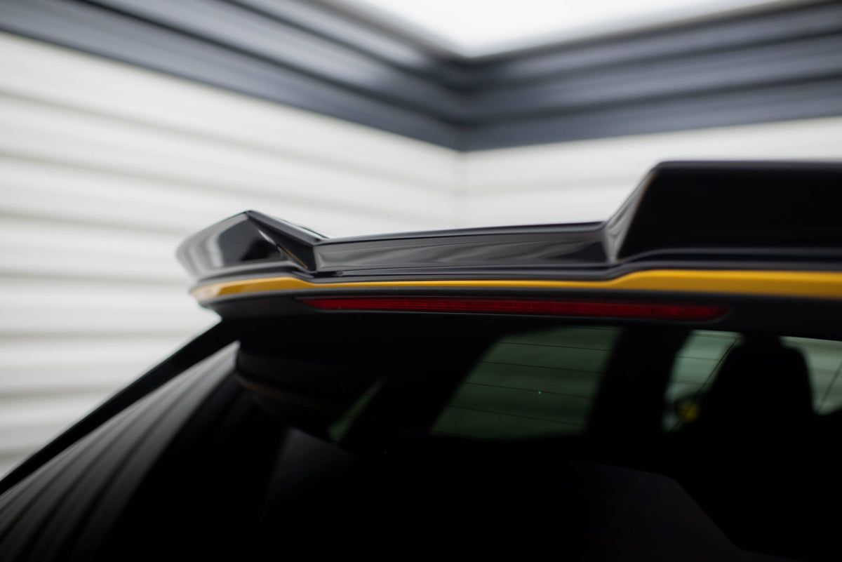 Nærbilde av frontsplitter til Audi RS3 8Y som viser materialdetaljer og presis passform