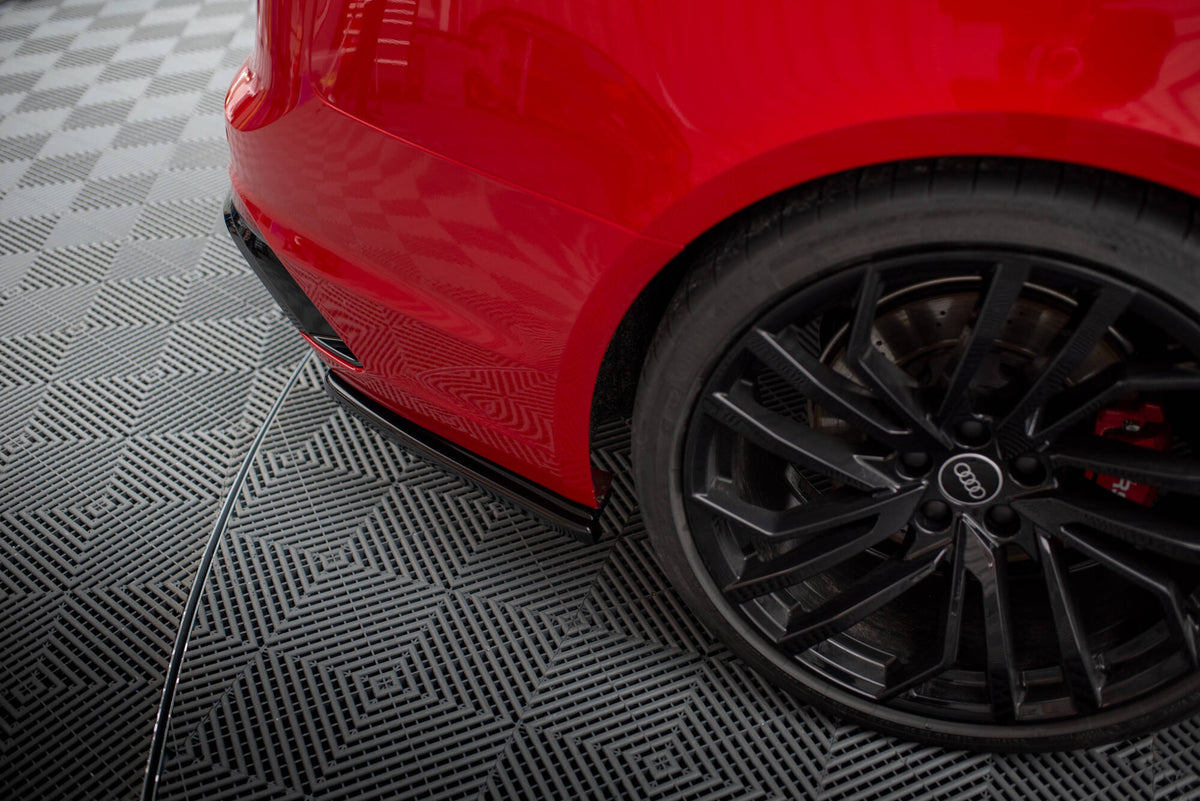 Sideskjørt diffusorer til Audi RS4 B9 Facelift sett fra skrå vinkel