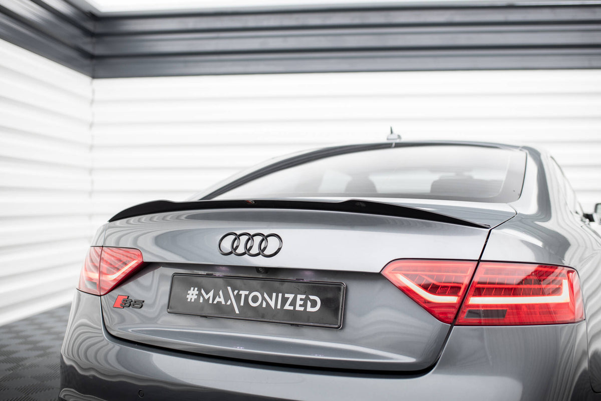 Spoilerlokk fra splittersettet montert på bagasjelokket til Audi S5 Coupe, sett ovenfra