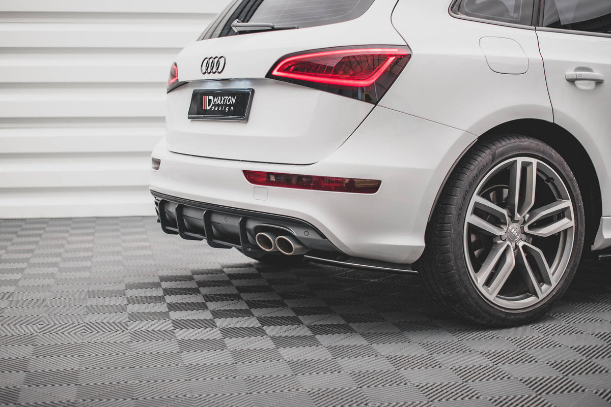 Front splitter til Audi SQ5 MK1 i strukturert svart sett forfra