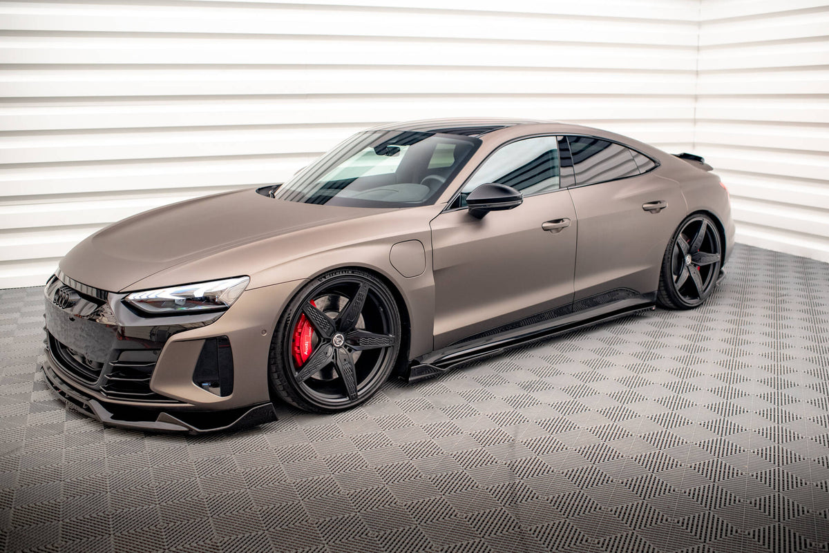 Splittersett for Audi e-Tron GT MK1 med alle tre deler lagt ut sett ovenfra