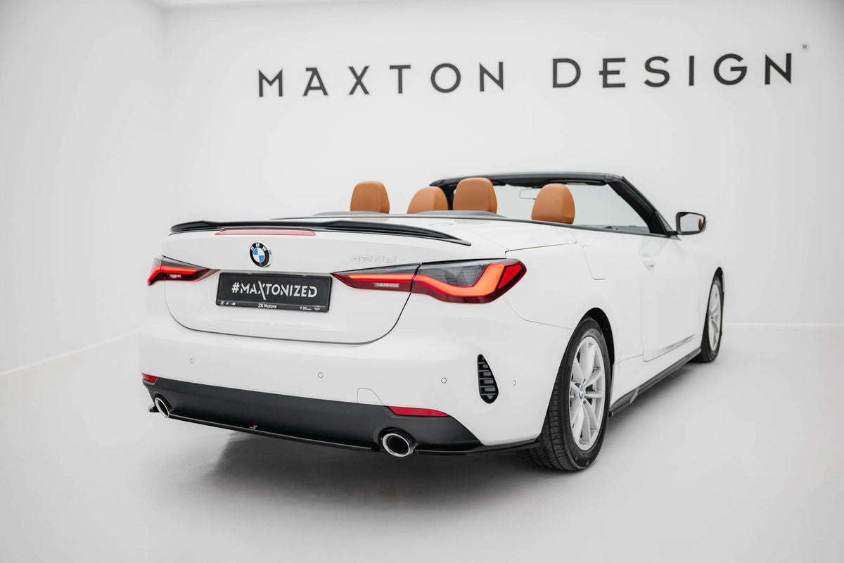 BMW 4 Coupe G22 med splittersett montert – dynamisk trekvartvinkel bakfra