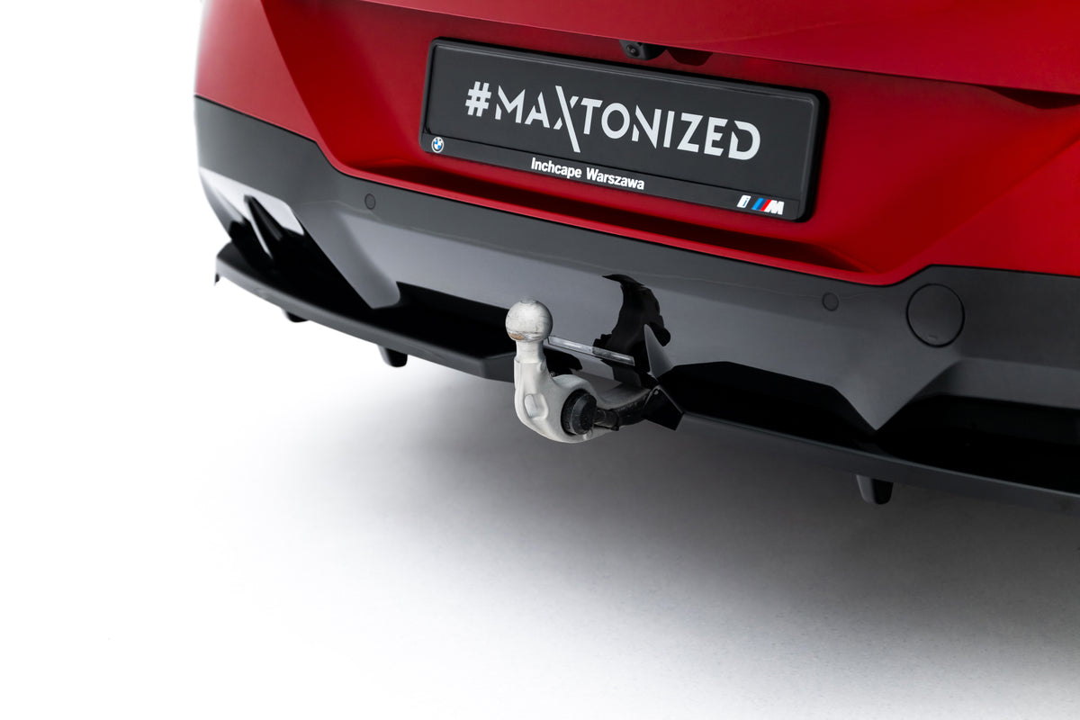 Frontsplitter fra splittersett til BMW X3 G45 montert pa rod bil