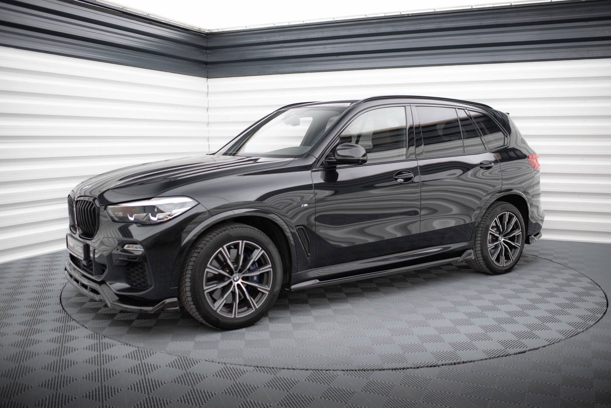 Splittersett montert på BMW X5 M-Pakke G05 – frontsplitter, sideskjørt-diffusorer og bakdiffusor i sort finish