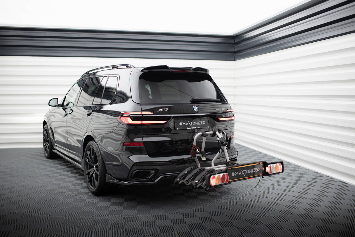 Bakre splitter med vertikale stenger for BMW X7 G07 Facelift, sett bakfra