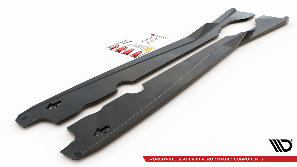 Komplett splittersett for Chevrolet Corvette C8, alle tre delene utlagt sett ovenfra