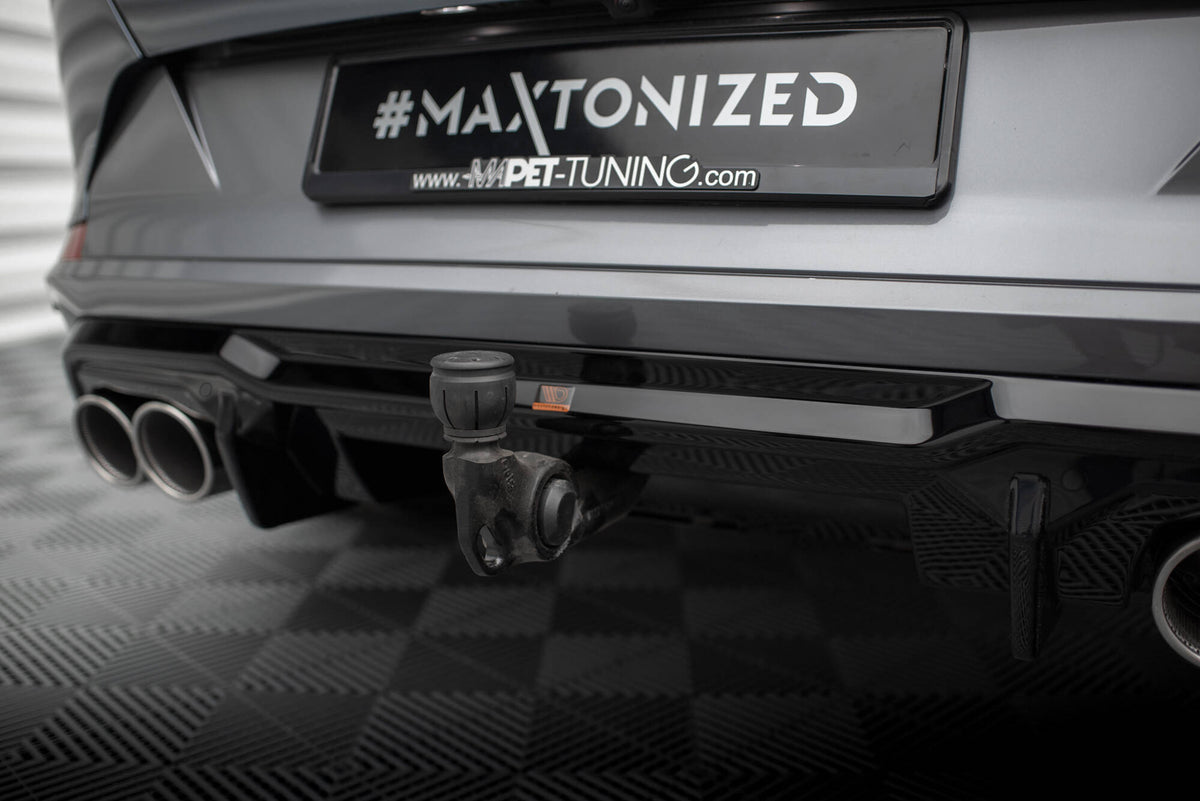 Front splitter fra Maxton Design montert på Cupra Formentor VZ i nærbilde