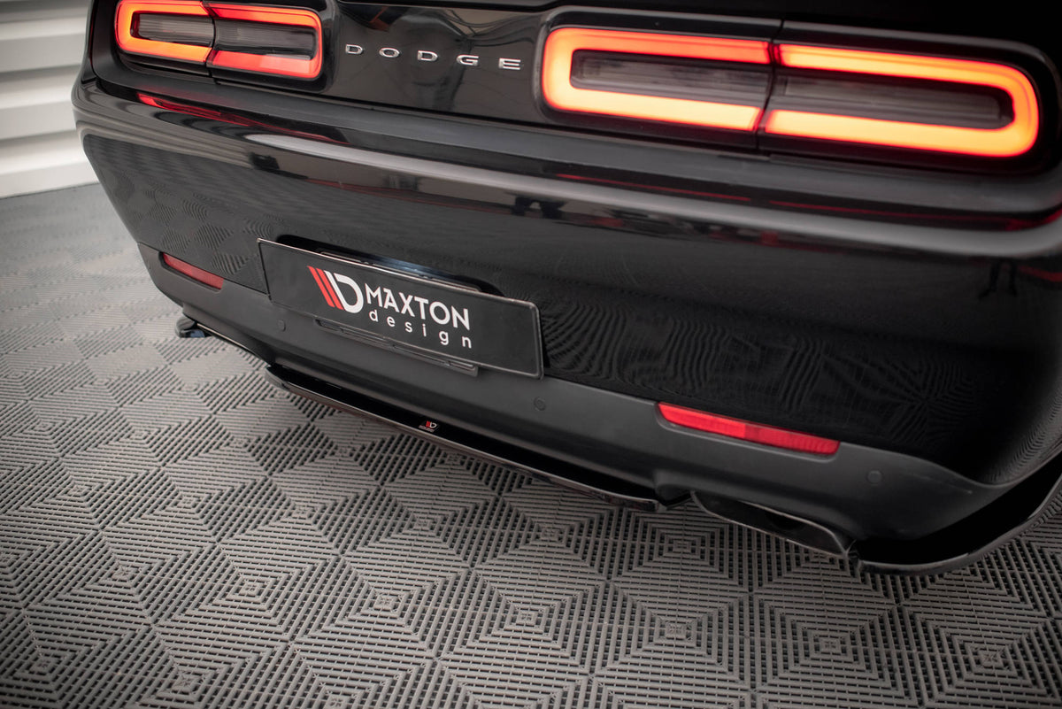 Komplett splittersett for Dodge Challenger RT lagt ut før montering
