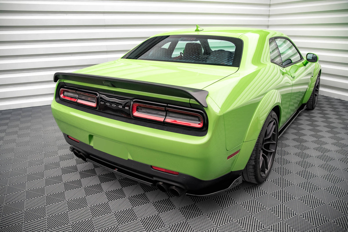 Front splitter til Challenger Hellcat Widebody i sort ABS-plast, nærbilde