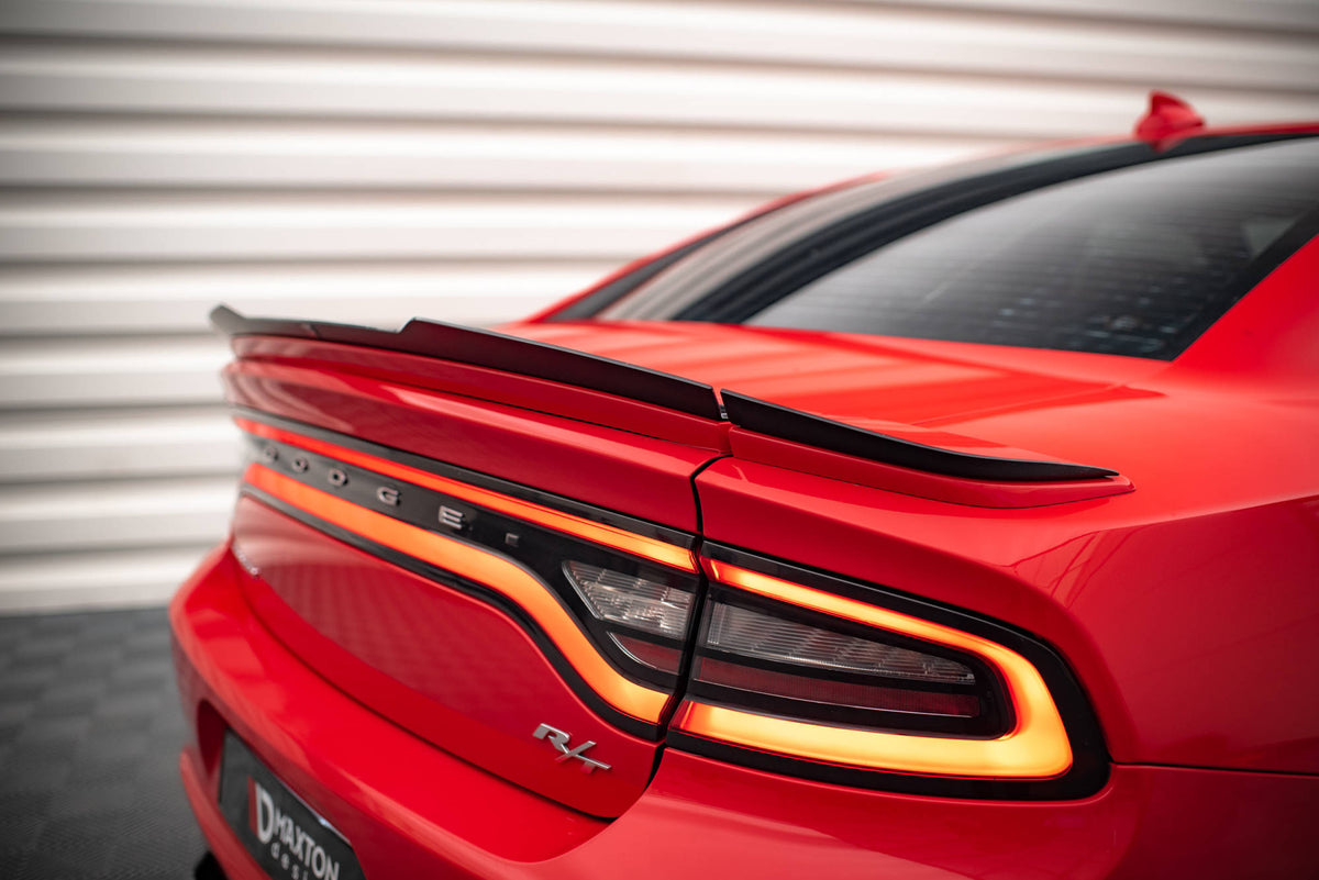 Sideskjørt diffusorer til Dodge Charger RT MK7 Facelift fra skrå vinkel