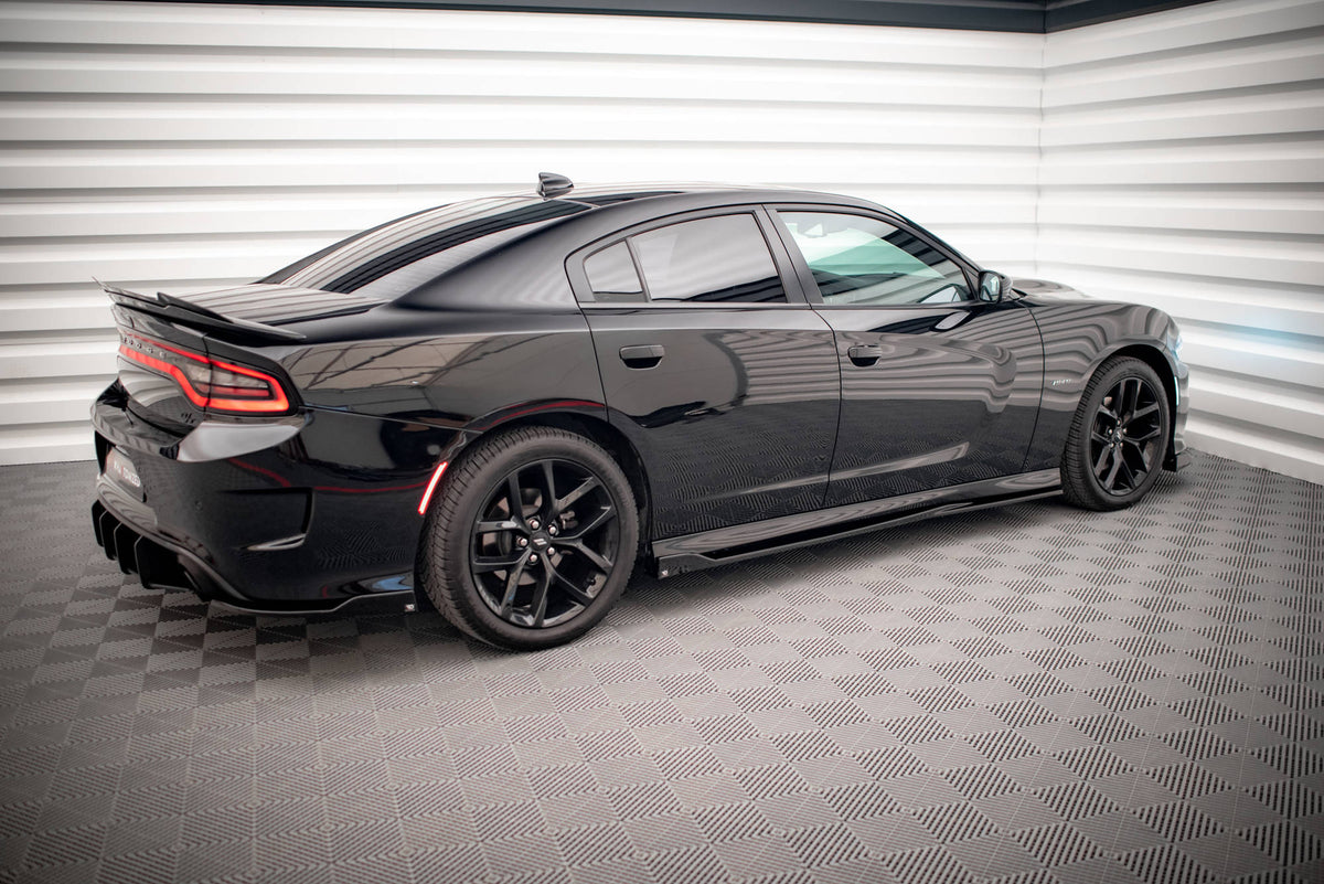 Splittersett for Dodge Charger SRT Mk7 Facelift vist forfra med front splitter montert