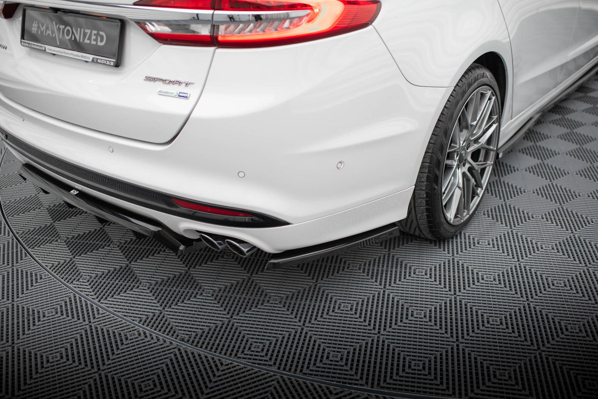Front splitter fra Maxton Design montert på Ford Mondeo Sport MK5 Facelift i nærbilde