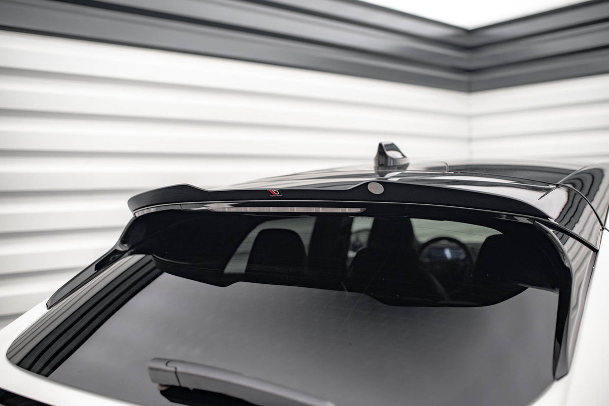 Front splitter til Ford Mustang Mach-E montert på bil, sett forfra