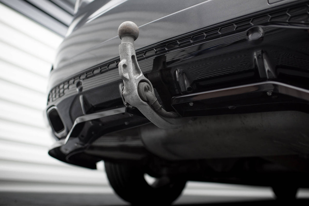 Front splitter montert på Ford S-Max ST-Line MK2, nærbilde av fronten